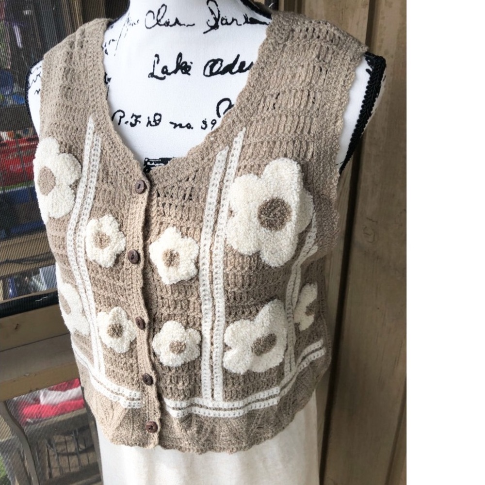 Crochet vest knit floral boho khaki cream flower  short top - Picture 2 of 11